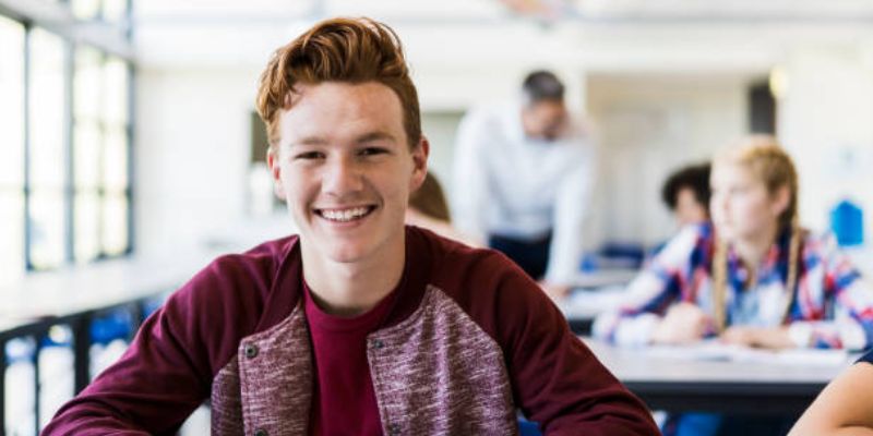 Từ Bỏ Cá Độ Bóng Đá Nên Hay Không? FM88 Giải Đáp 3 Hãy đợi đủ tuổi rồi tham gia cá cược bóng đá